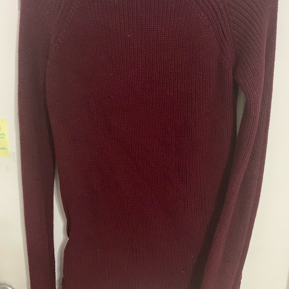 Red sweater - Picture 3 of 3